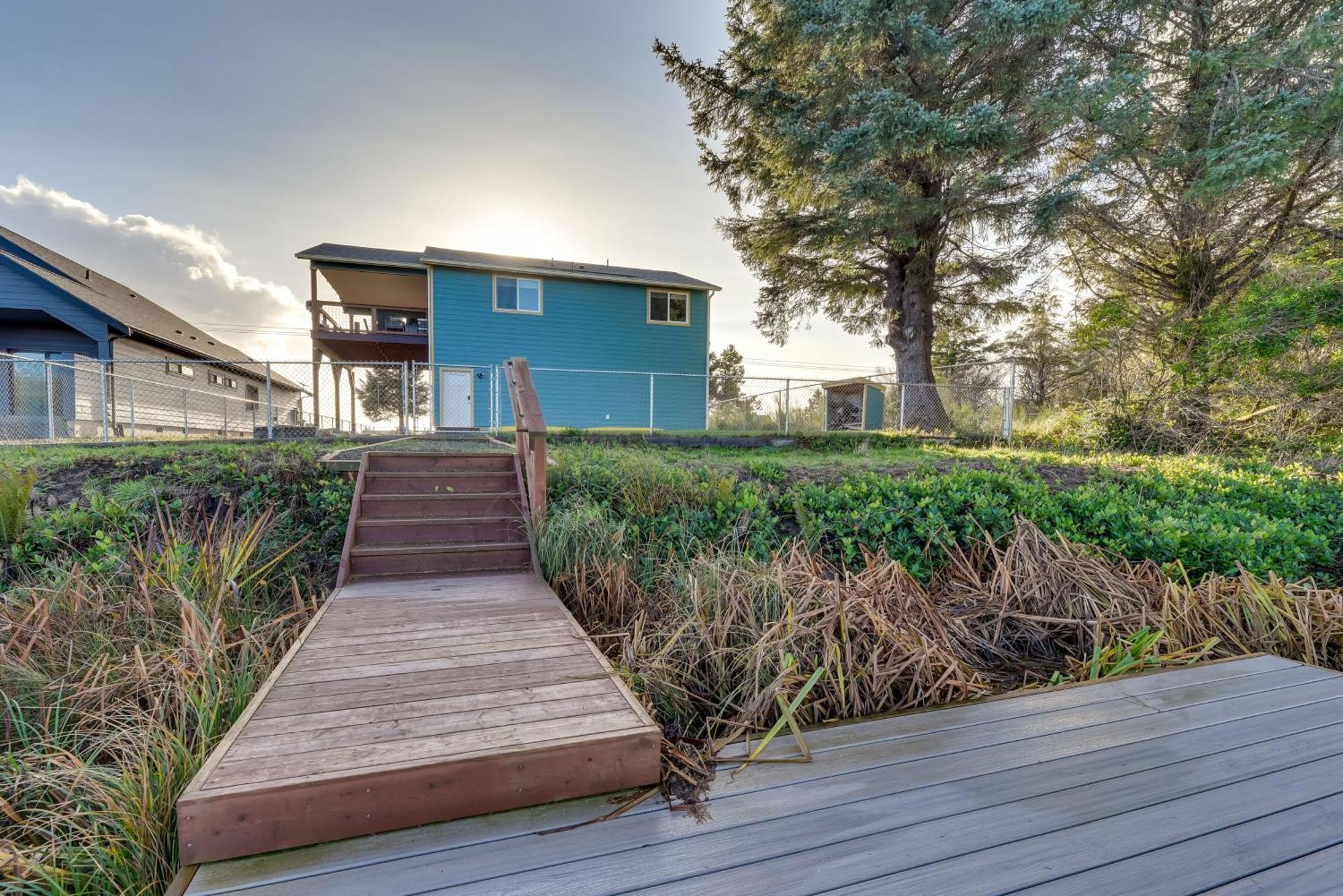 Canal-Front Home In Ocean Shores With Dock And Views! Exterior photo