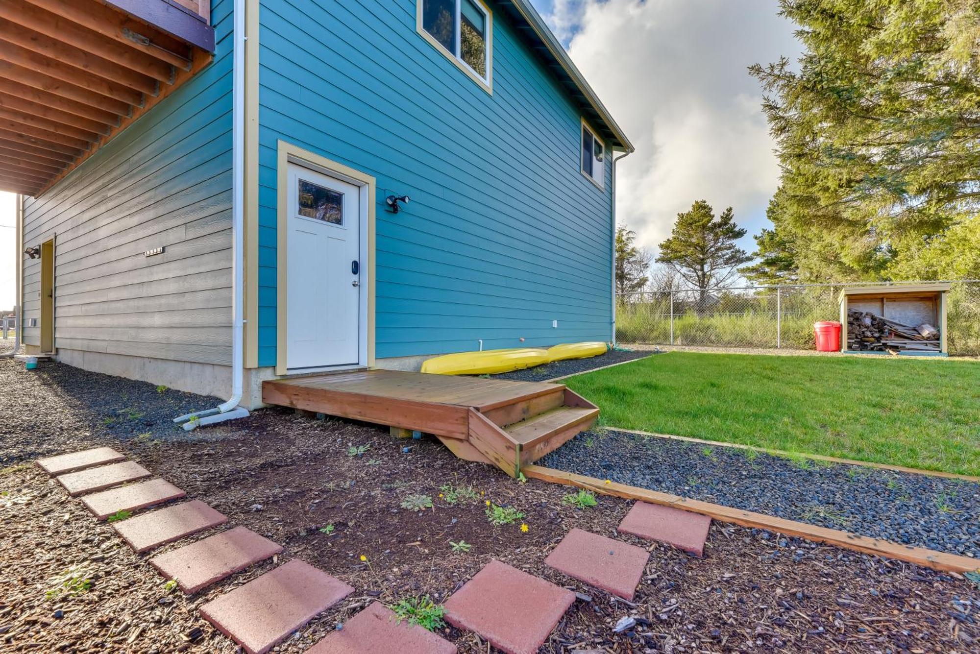 Canal-Front Home In Ocean Shores With Dock And Views! Exterior photo